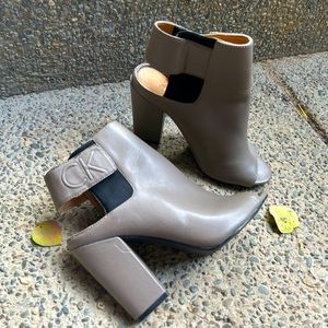 Cool Chick, CALVIN KLEIN, Sandia, Velcro logo, peep toe bootie!!